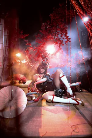 瓦斯塔亚小龙虾《猩红之月伊芙琳》写真图集 12P｜在线预览与图包下载