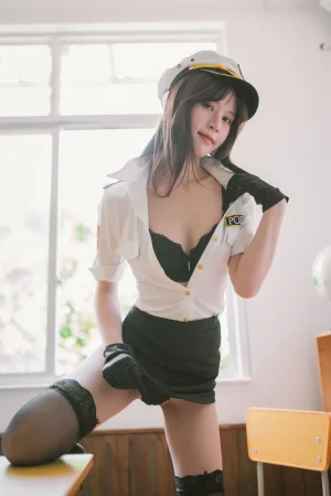 星黛鹿鹿《日常女警》写真图集 33P｜在线预览与图包下载
