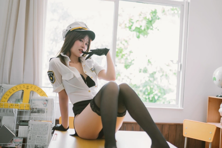 星黛鹿鹿《日常女警》写真图集 33P｜在线预览与图包下载