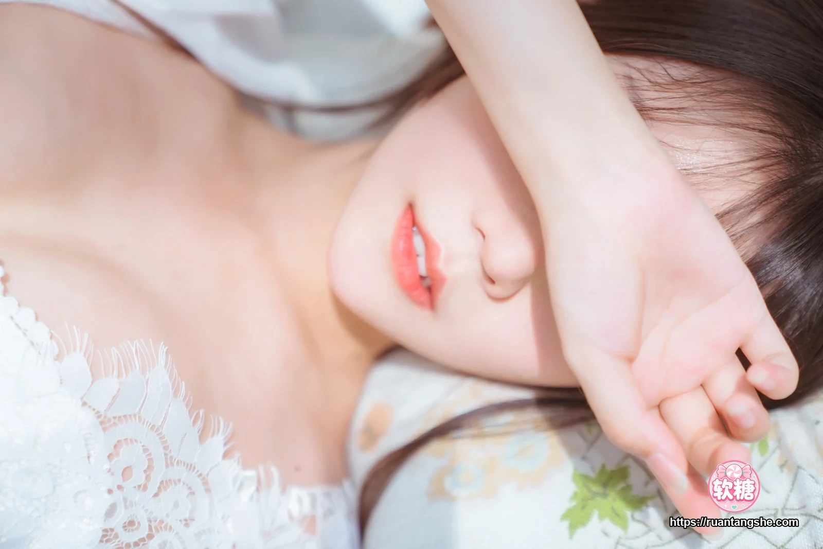 香草喵露露 香草喵露露 NO.001 - 玻璃房少女