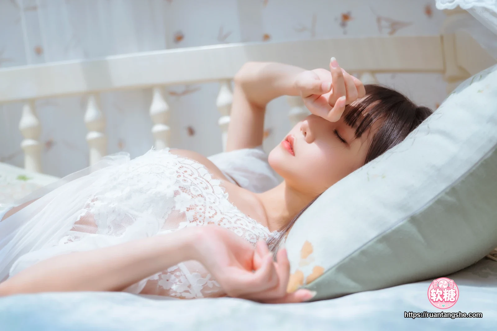 香草喵露露 香草喵露露 NO.001 - 玻璃房少女
