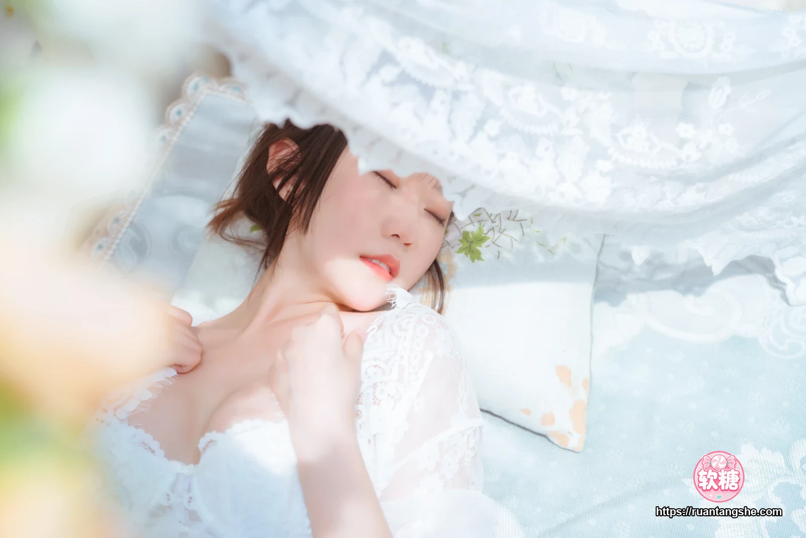 香草喵露露 香草喵露露 NO.001 - 玻璃房少女