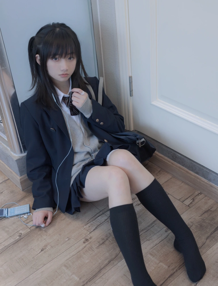 千澄《少女秩序 ACE.01 初公開JK》写真图集 68P｜在线预览与图包下载