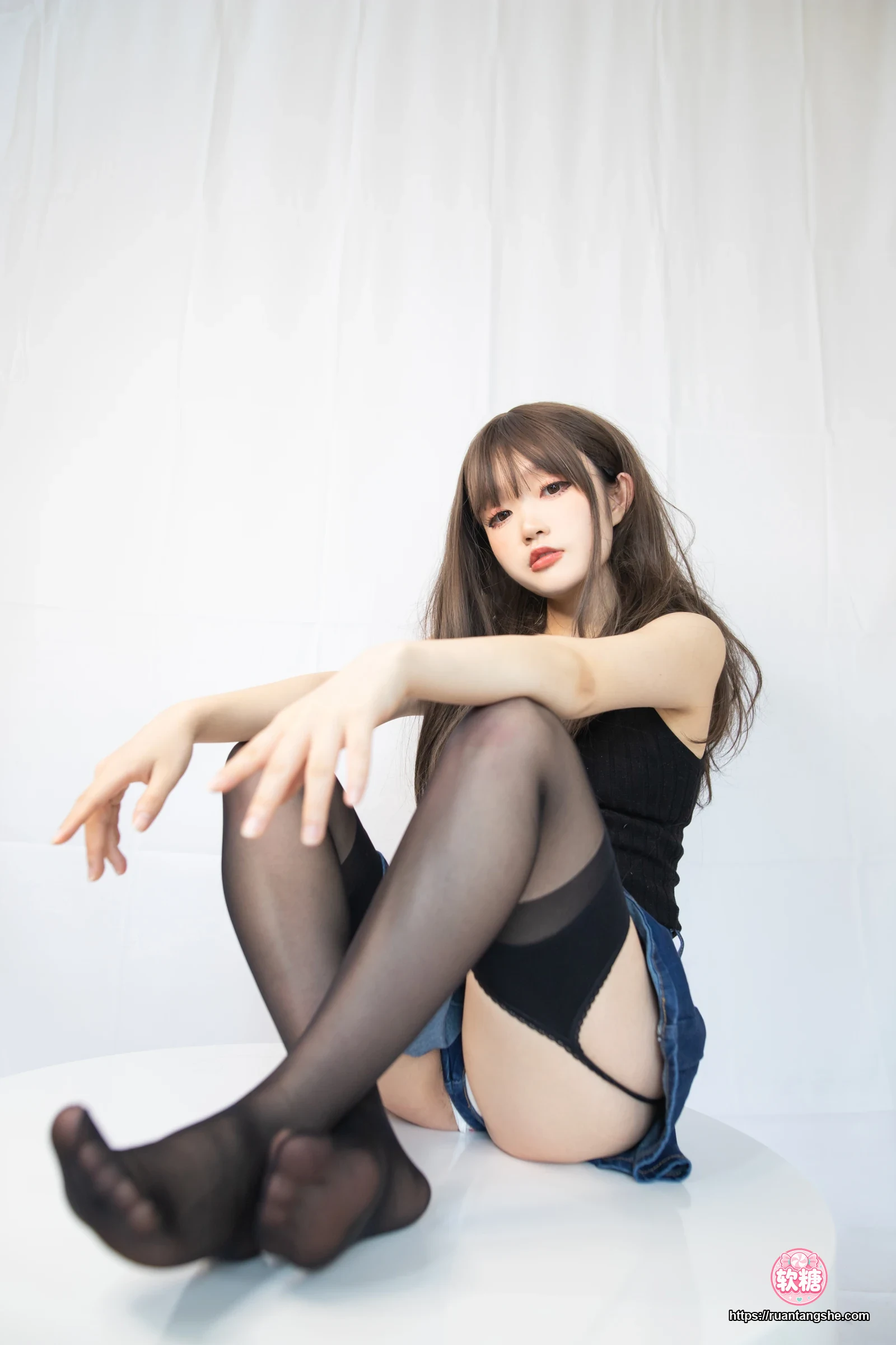 神沢永莉 神沢永莉 NO.002 - 黑色毛衣吊带+牛仔裙吊带黑丝