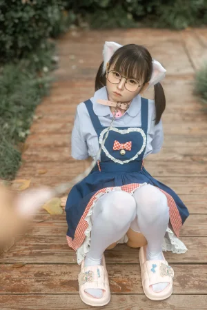 幼水铃衣《小猫猫》写真图集 25P｜在线预览与图包下载