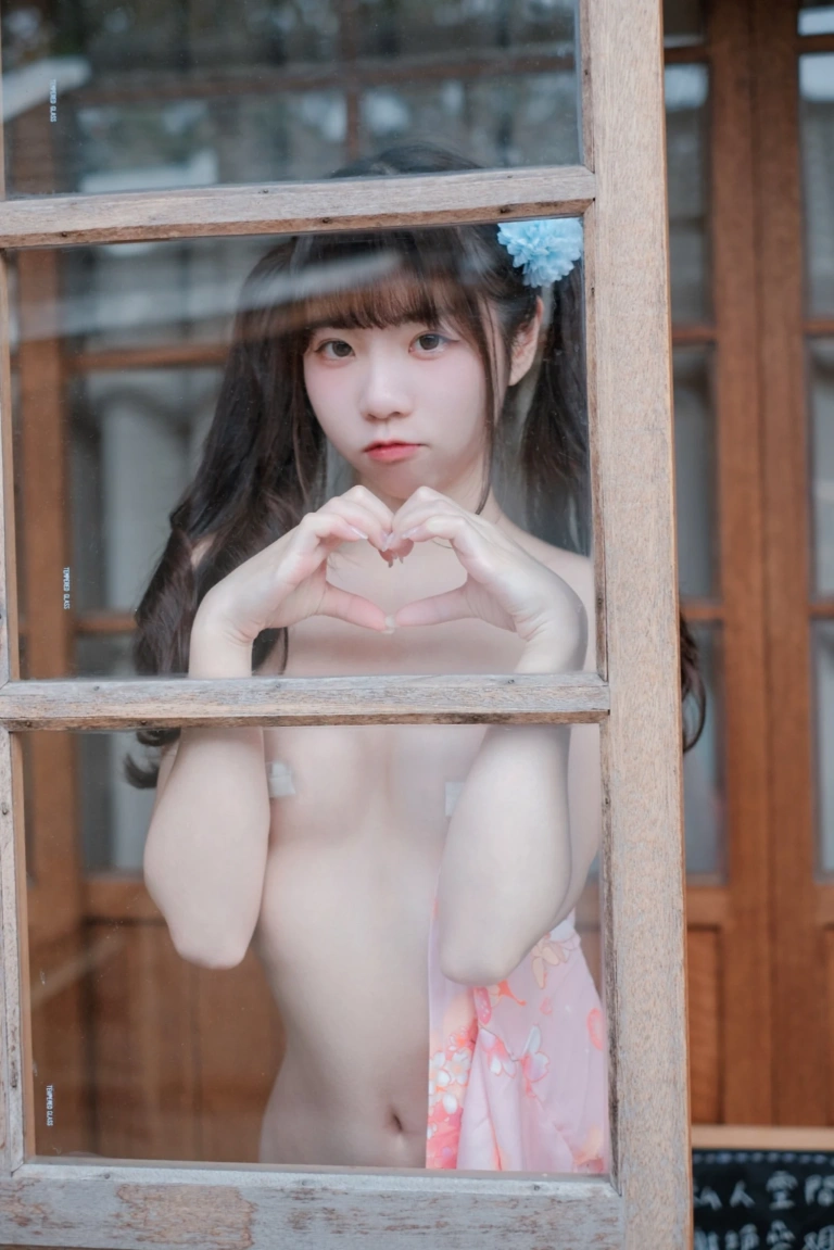可可小白兔《夏日浴衣 純慾粉嫩少女🌸》写真图集 34P｜在线预览与图包下载