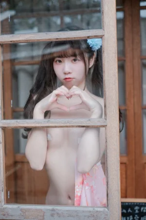可可小白兔《夏日浴衣 純慾粉嫩少女🌸》写真图集 34P｜在线预览与图包下载