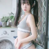 可可小白兔《首發 居家可攜帶小蘿莉🐰》写真图集 22P｜在线预览与图包下载