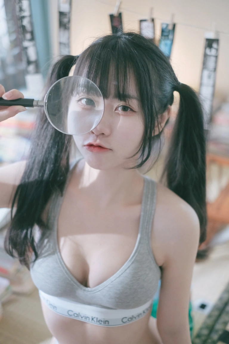 可可小白兔《首發 居家可攜帶小蘿莉🐰》写真图集 22P｜在线预览与图包下载