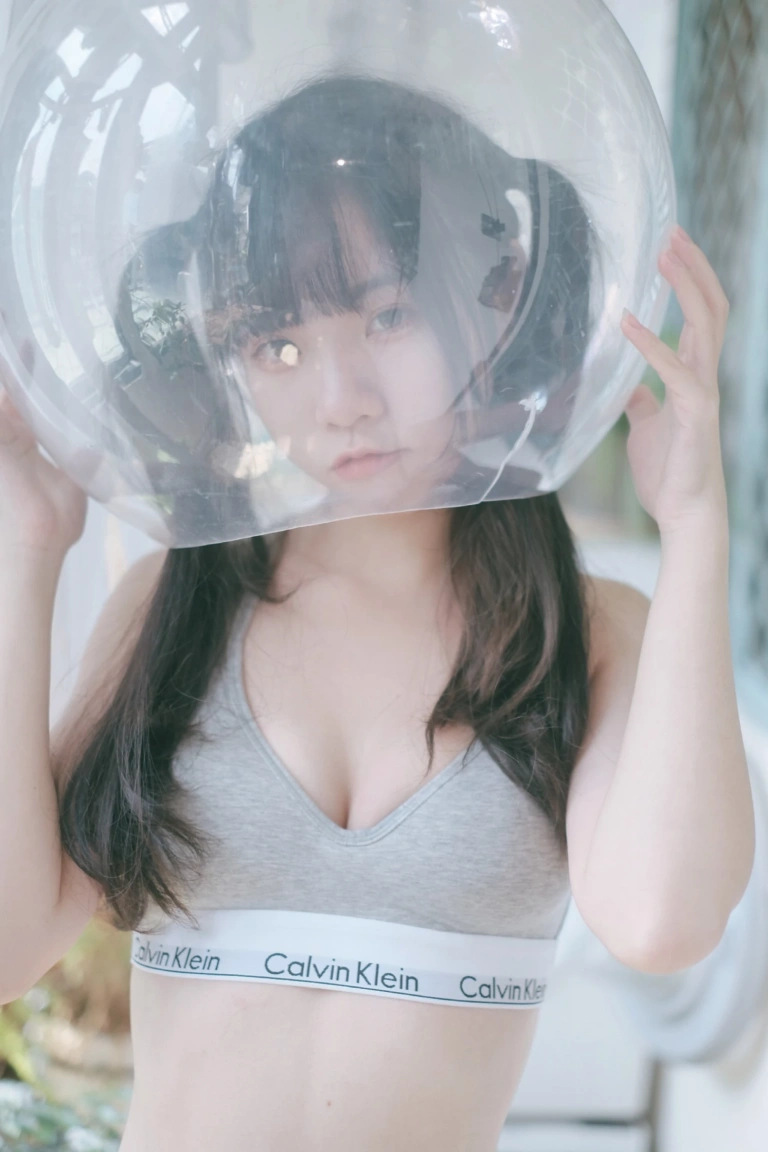 可可小白兔《首發 居家可攜帶小蘿莉🐰》写真图集 22P｜在线预览与图包下载