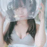 可可小白兔《首發 居家可攜帶小蘿莉🐰》写真图集 22P｜在线预览与图包下载
