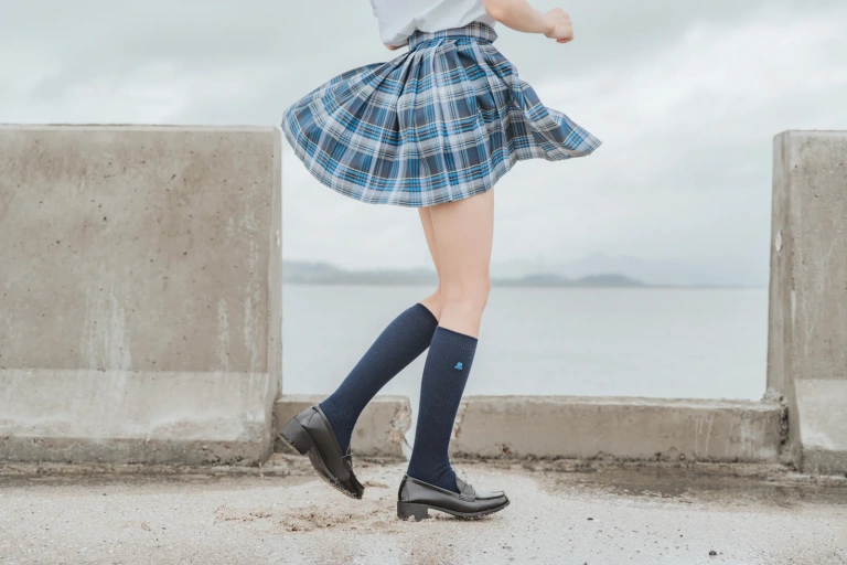 桜桃喵《耳畔的风》写真图集 27P｜在线预览与图包下载
