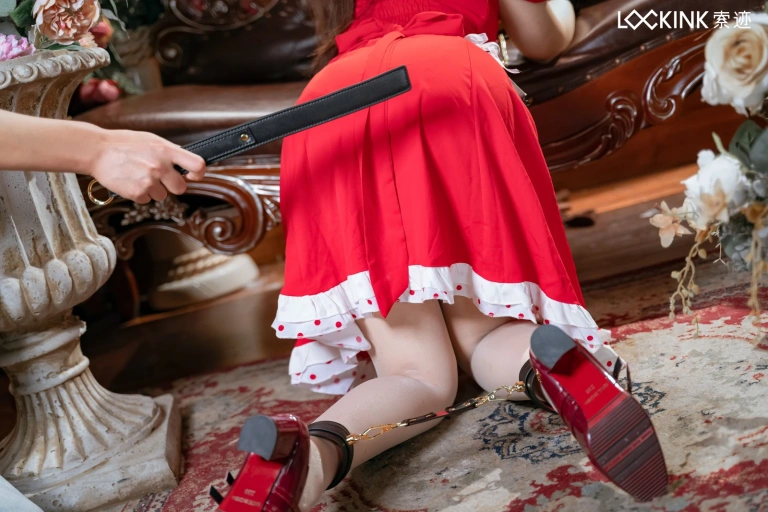 虎森森《炽囚》写真图集 30P｜在线预览与图包下载