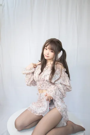 神沢永莉《缠玛瑙灰+象牙白》写真图集 45P｜在线预览与图包下载