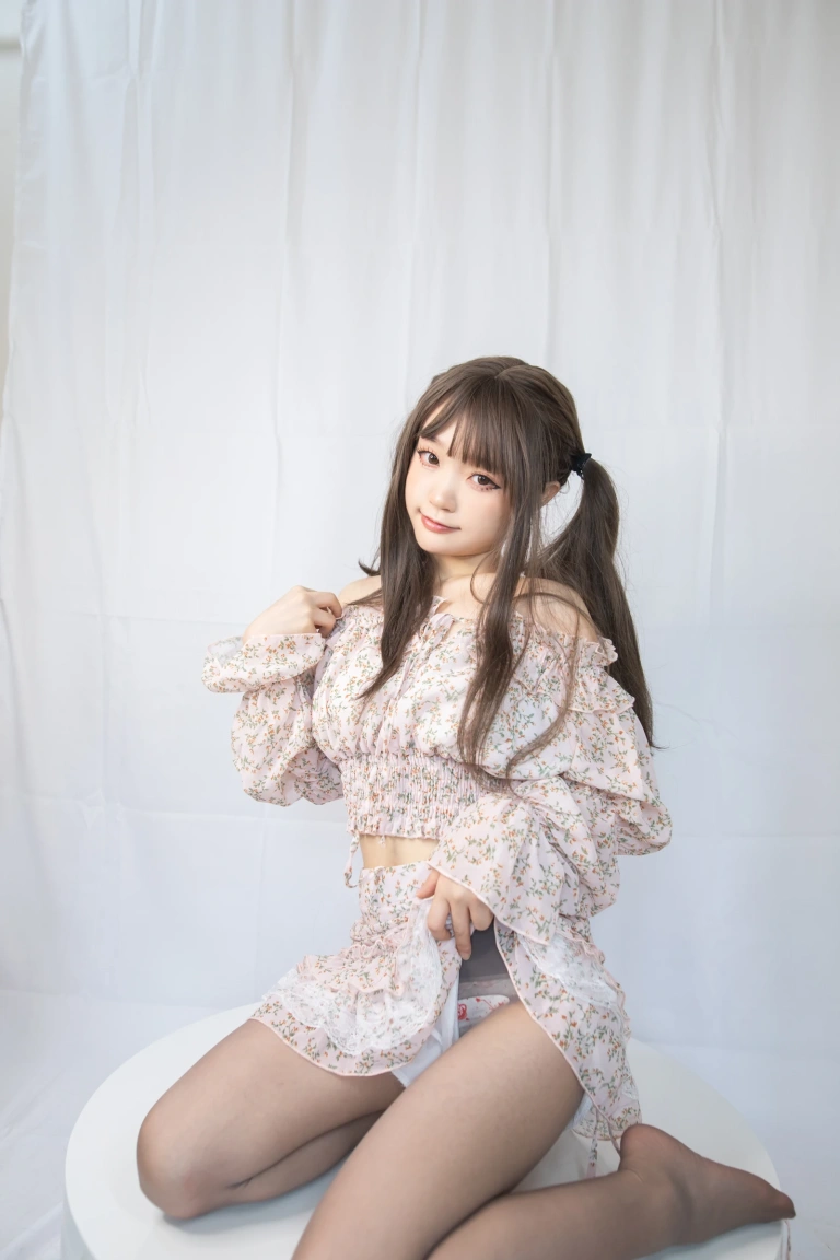 神沢永莉《缠玛瑙灰+象牙白》写真图集 45P｜在线预览与图包下载