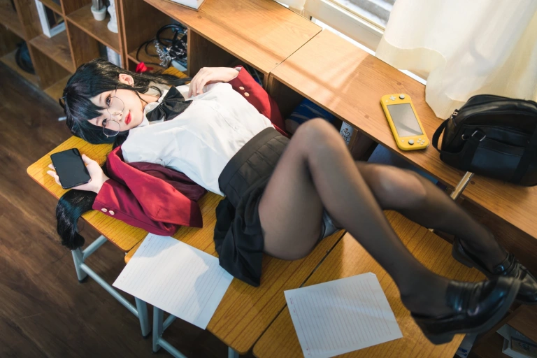 狐玖玖《碧蓝航线 大凤JK》写真图集 20P｜在线预览与图包下载