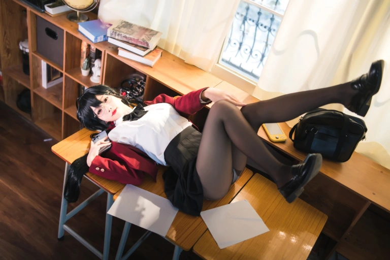 狐玖玖《碧蓝航线 大凤JK》写真图集 20P｜在线预览与图包下载