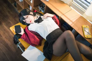 狐玖玖《碧蓝航线 大凤JK》写真图集 20P｜在线预览与图包下载
