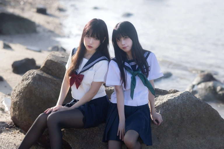 三無人型《水手服百合黑丝（&不呆猫）》写真图集 51P+1V｜在线预览与图包下载