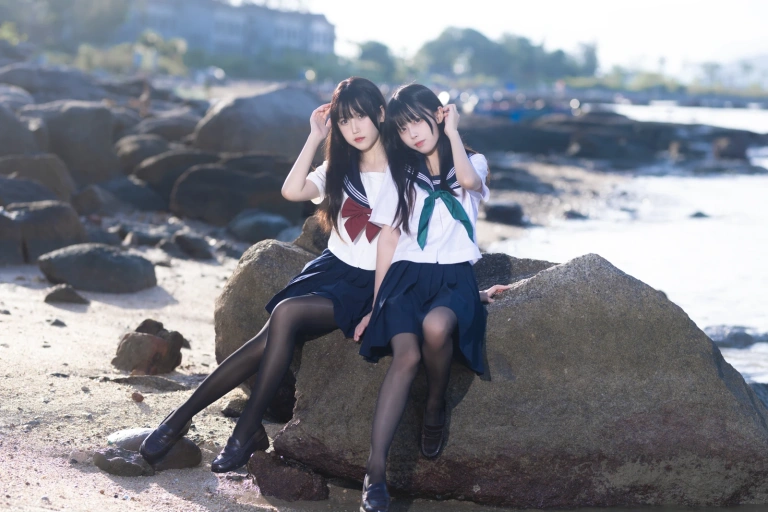 三無人型《水手服百合黑丝（&不呆猫）》写真图集 51P+1V｜在线预览与图包下载