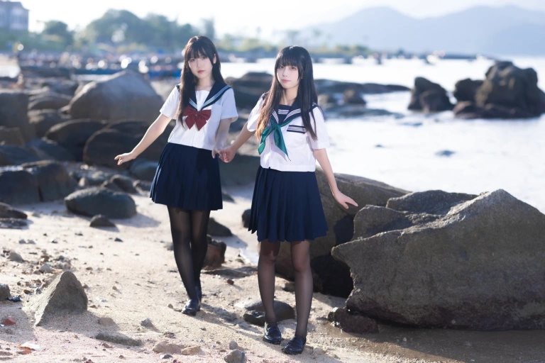 三無人型《水手服百合黑丝（&不呆猫）》写真图集 51P+1V｜在线预览与图包下载