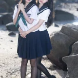 三無人型《水手服百合黑丝（&不呆猫）》写真图集 51P+1V｜在线预览与图包下载