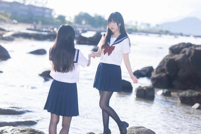 三無人型《水手服百合黑丝（&不呆猫）》写真图集 51P+1V｜在线预览与图包下载