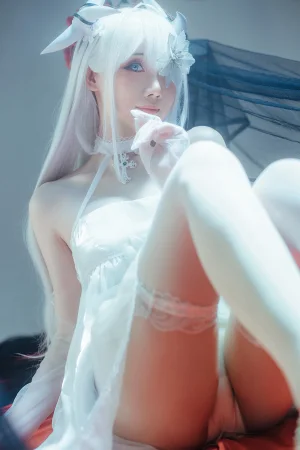 焖焖碳&Tomoyo酱《碧蓝航线 埃姆登 双黑白夜之主》写真图集 29P｜在线预览与图包下载