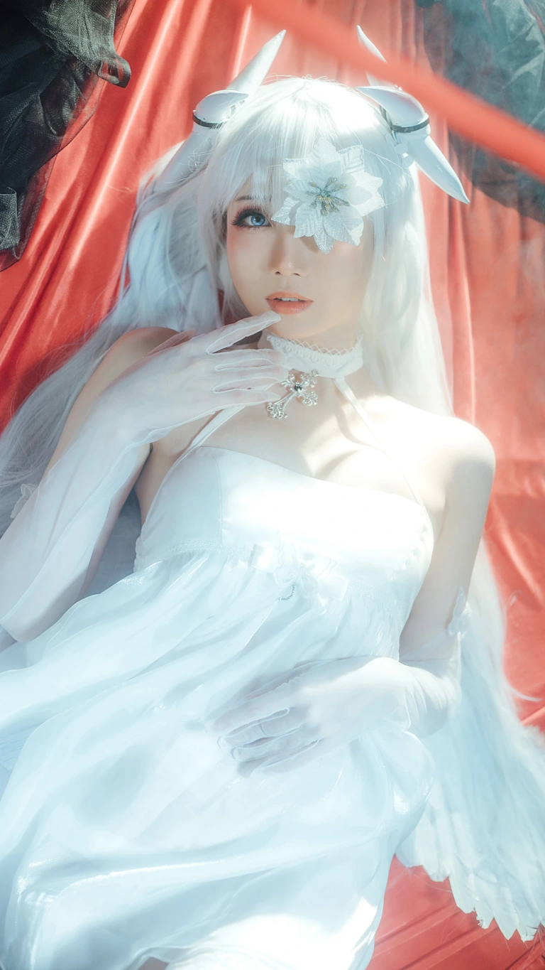 焖焖碳&Tomoyo酱《碧蓝航线 埃姆登 双黑白夜之主》写真图集 29P｜在线预览与图包下载
