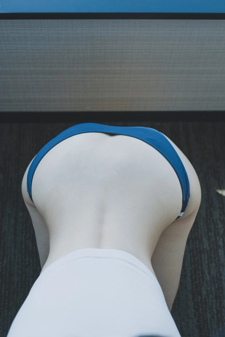 可可小白兔《情人節の禮物 體操服少女》写真图集 35P｜在线预览与图包下载