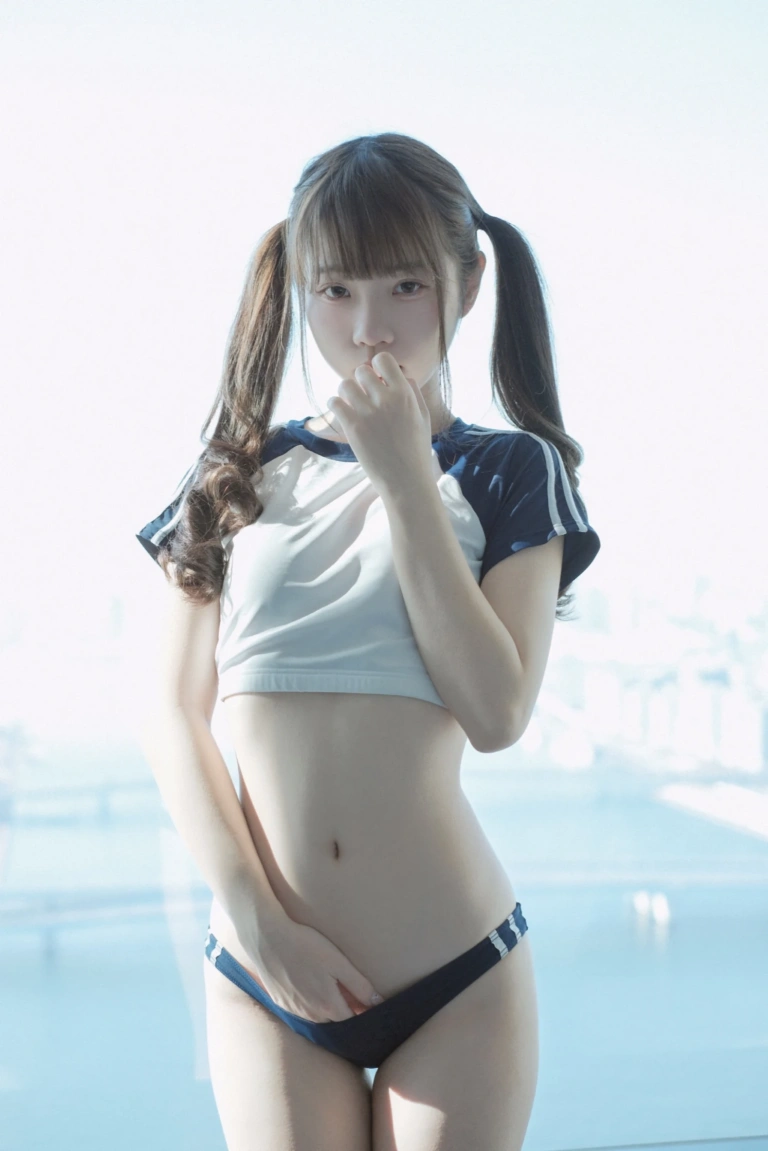 可可小白兔《情人節の禮物 體操服少女》写真图集 35P｜在线预览与图包下载