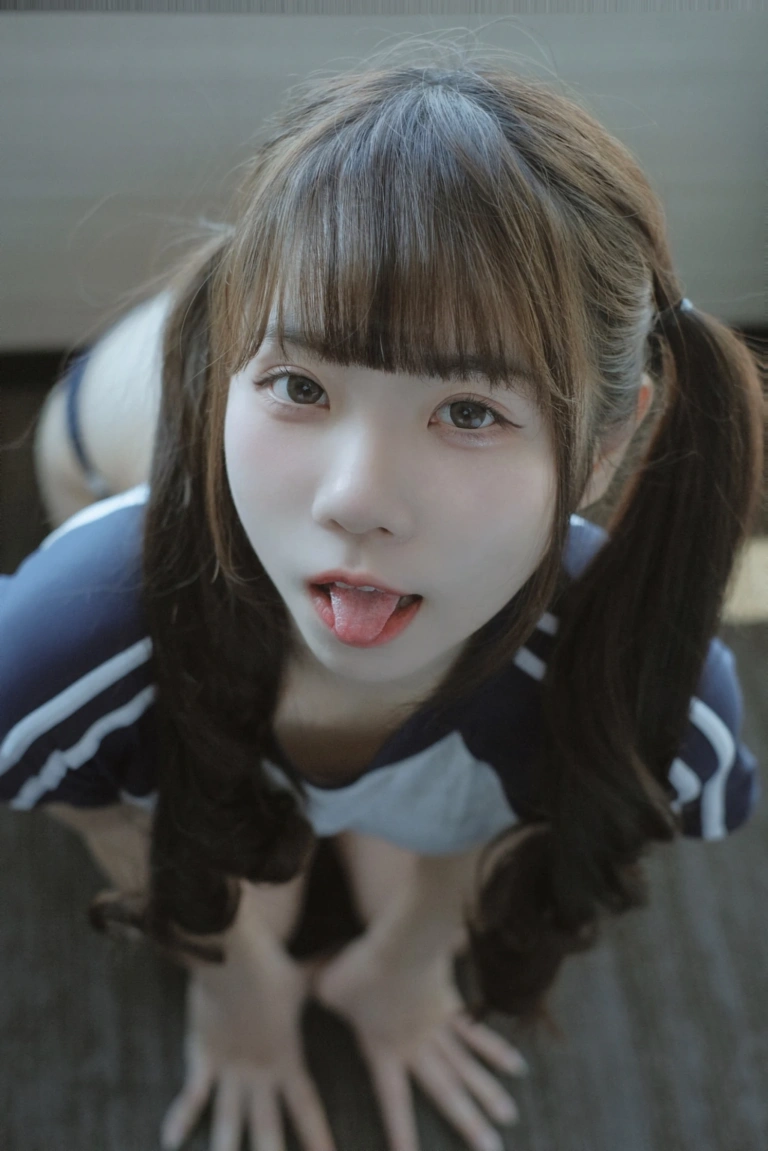 可可小白兔《情人節の禮物 體操服少女》写真图集 35P｜在线预览与图包下载