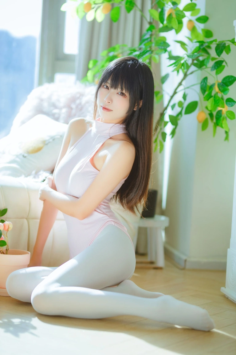 三無人型《白丝桃子》写真图集 60P｜在线预览与图包下载