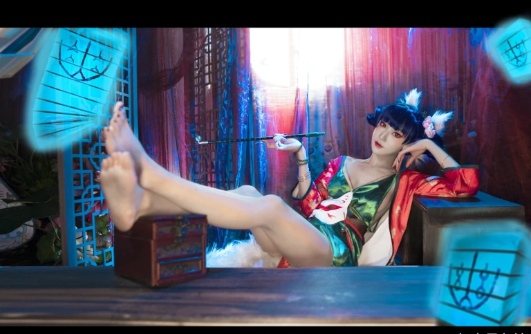 阿包也是兔娘《白蛇起源 宝青坊主》写真图集 9P｜在线预览与图包下载