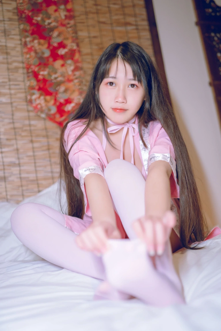 不呆猫《粉红》写真图集 14P｜在线预览与图包下载