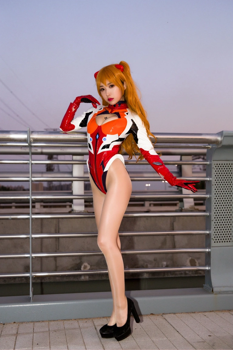 小女巫露娜《明日香油亮款》写真图集 36P｜在线预览与图包下载