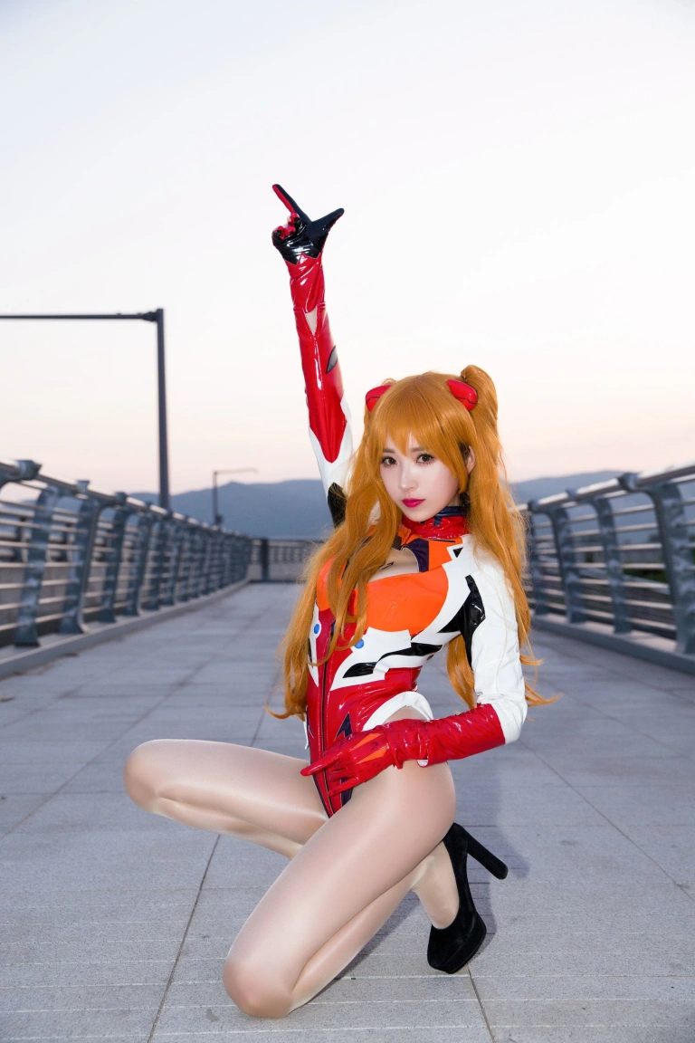 小女巫露娜《明日香油亮款》写真图集 36P｜在线预览与图包下载