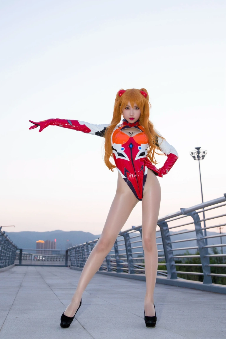 小女巫露娜《明日香油亮款》写真图集 36P｜在线预览与图包下载