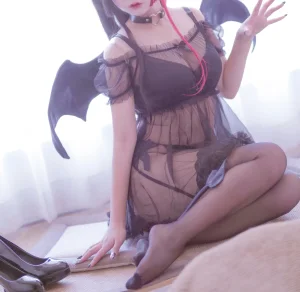 日奈娇(椎名莜)《红色使魔》写真图集 40P｜在线预览与图包下载