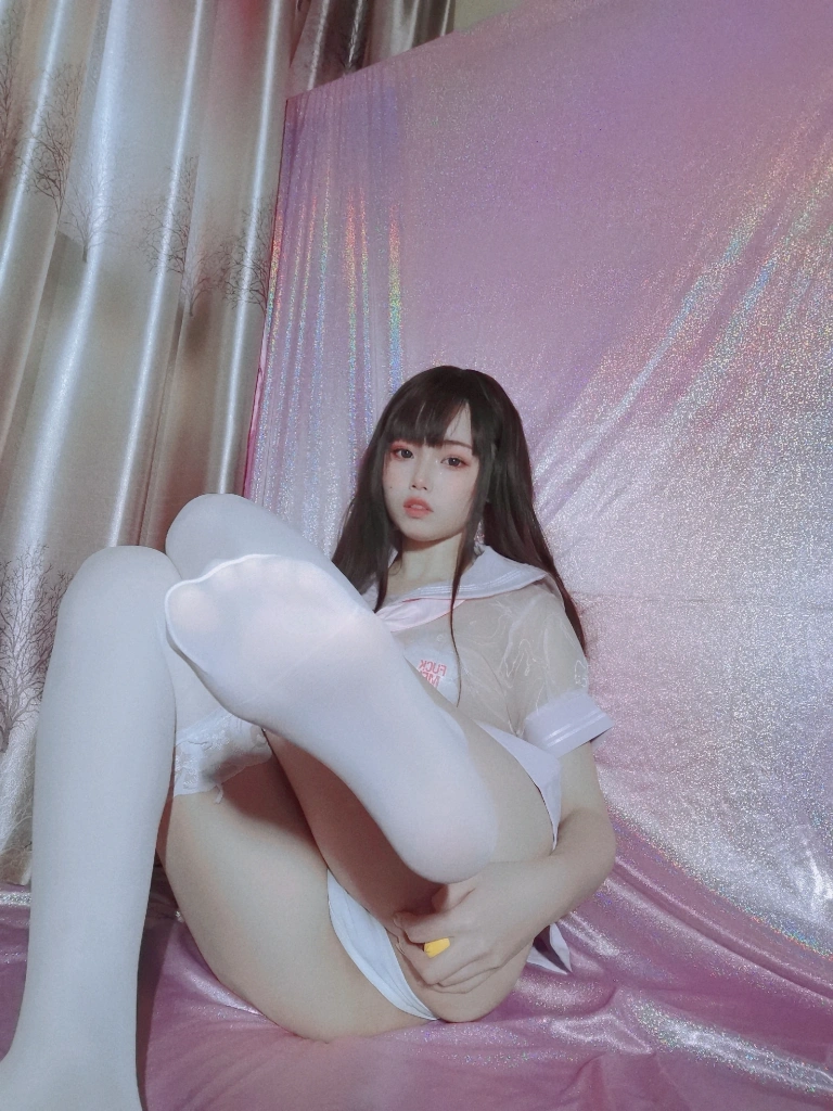 七月喵子《粉嫩水手服》写真图集 48P｜在线预览与图包下载