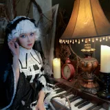 阿包也是兔娘《小裙子 夜之钢琴曲》写真图集 9P｜在线预览与图包下载