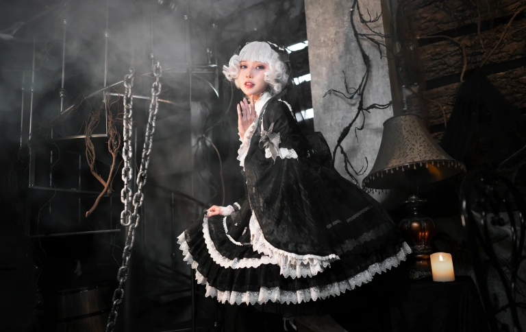 阿包也是兔娘《小裙子 夜之钢琴曲》写真图集 9P｜在线预览与图包下载