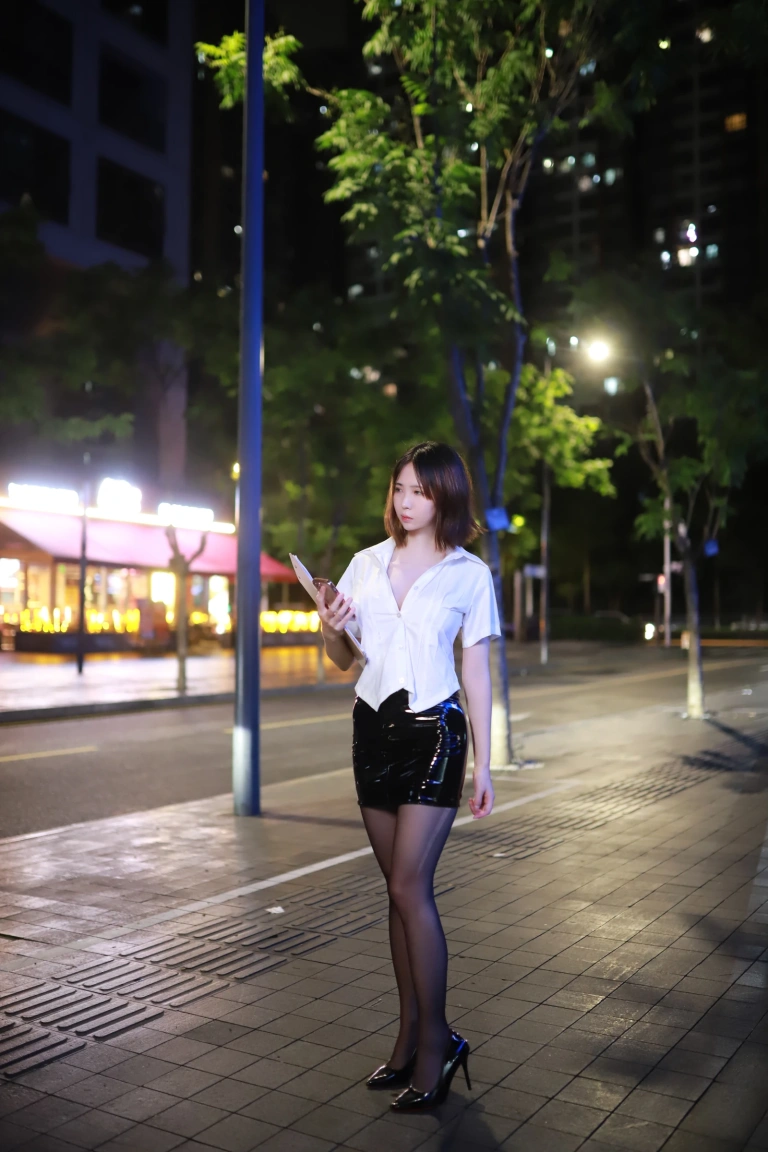 上杉绘黎落《原创 被人跟踪》写真图集 101P｜在线预览与图包下载