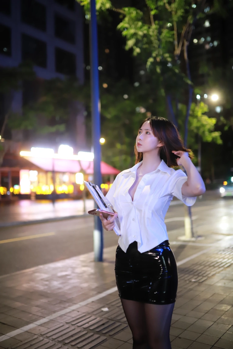 上杉绘黎落《原创 被人跟踪》写真图集 101P｜在线预览与图包下载