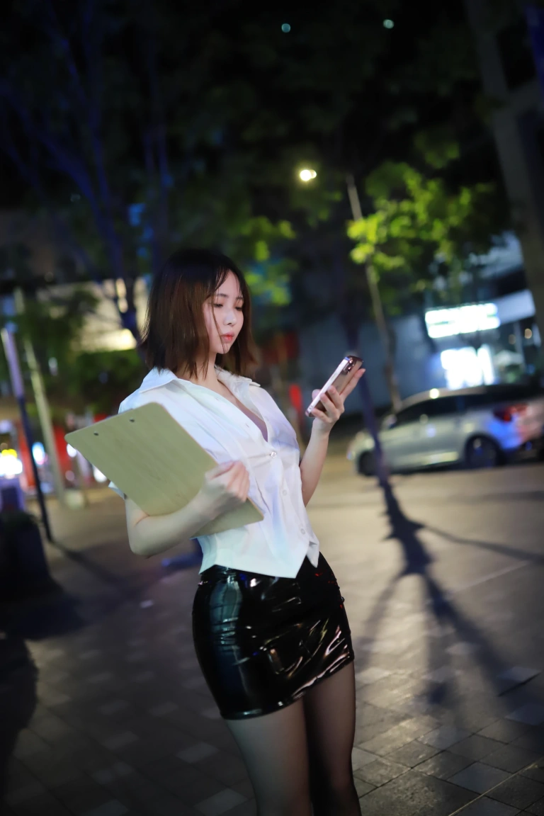 上杉绘黎落《原创 被人跟踪》写真图集 101P｜在线预览与图包下载