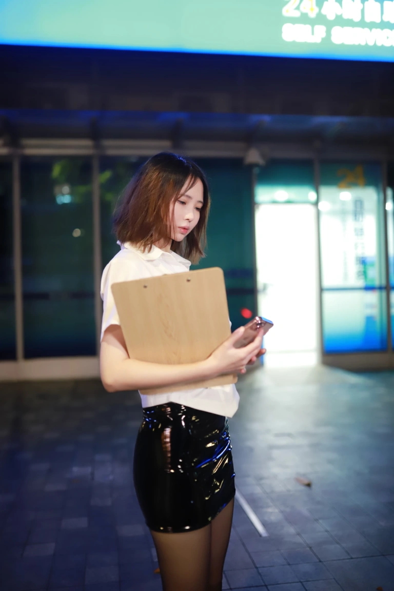 上杉绘黎落《原创 被人跟踪》写真图集 101P｜在线预览与图包下载