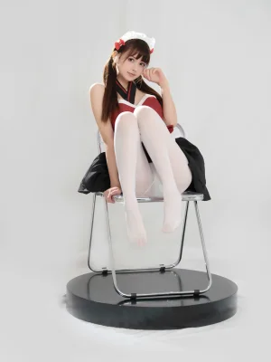 河豚抚子《红衣小女仆》写真图集 25P｜在线预览与图包下载