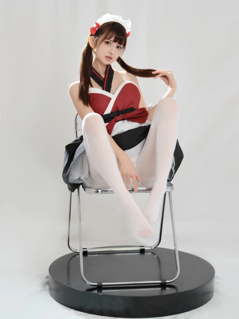 河豚抚子《红衣小女仆》写真图集 25P｜在线预览与图包下载
