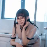 七月喵子《喝酸奶的眼镜娘》写真图集 35P｜在线预览与图包下载