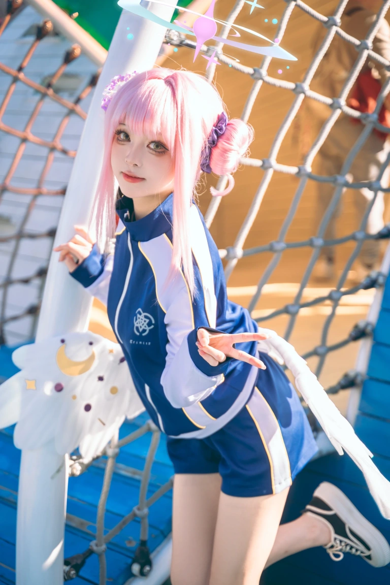 矢量鱼《蔚蓝档案 圣园未花体操服》写真图集 41P｜在线预览与图包下载